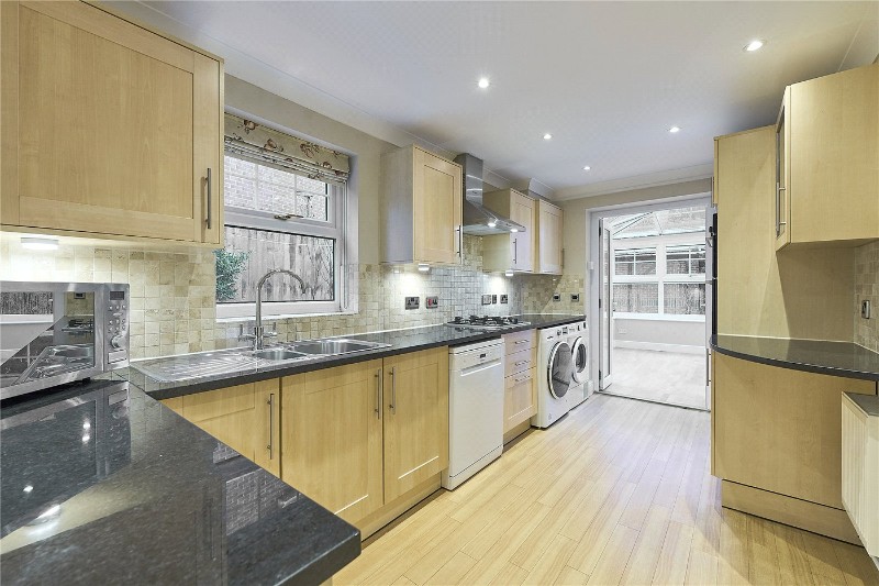 Saint Andrews Gardens, Cobham, Surrey, KT11