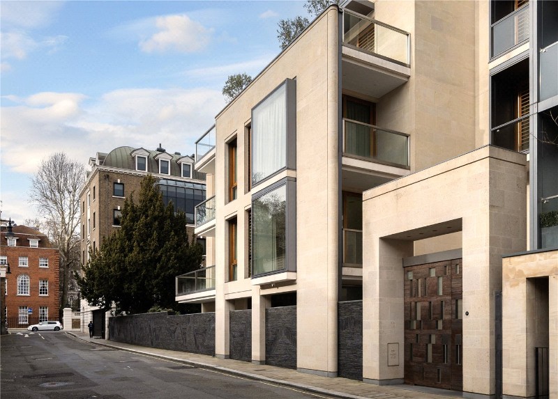 Montrose Place, London, SW1X