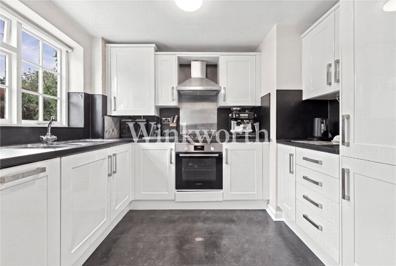 Hoppers Road, London, N21