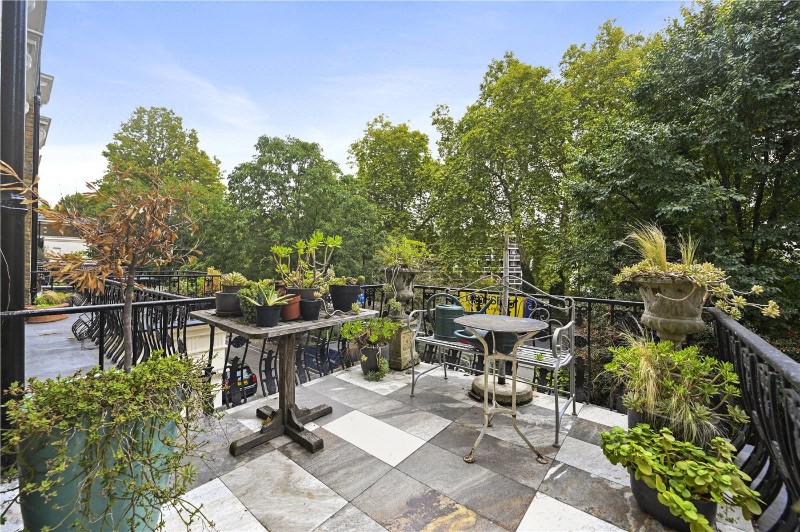 Gloucester Gardens, London, W2