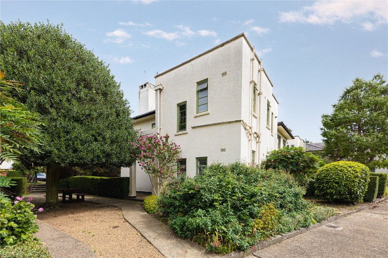 Colebrook Close, London, SW15