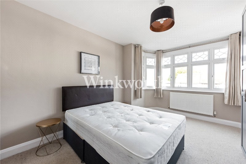 Empire Avenue, London, N18