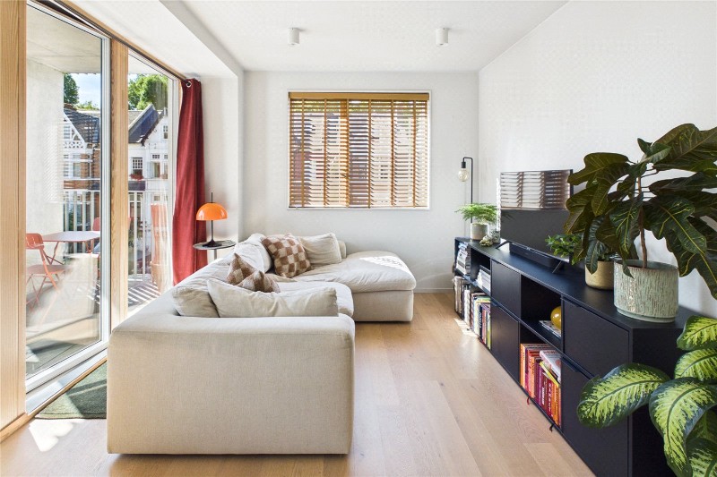 Knollys Road, London, SW16