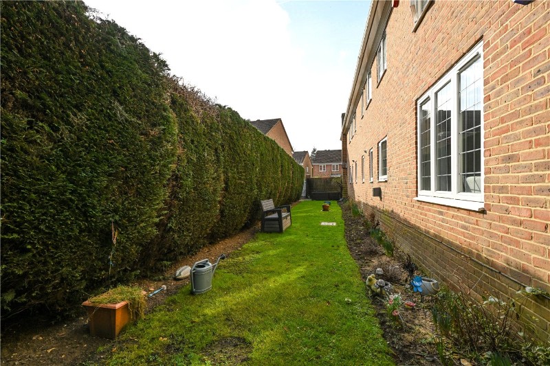 Rosslyn Park, Weybridge, KT13