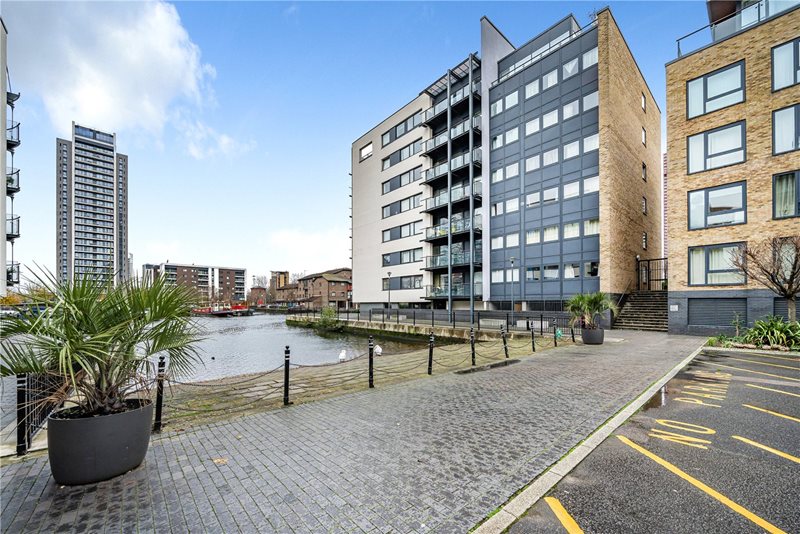 Boardwalk Place, London, E14