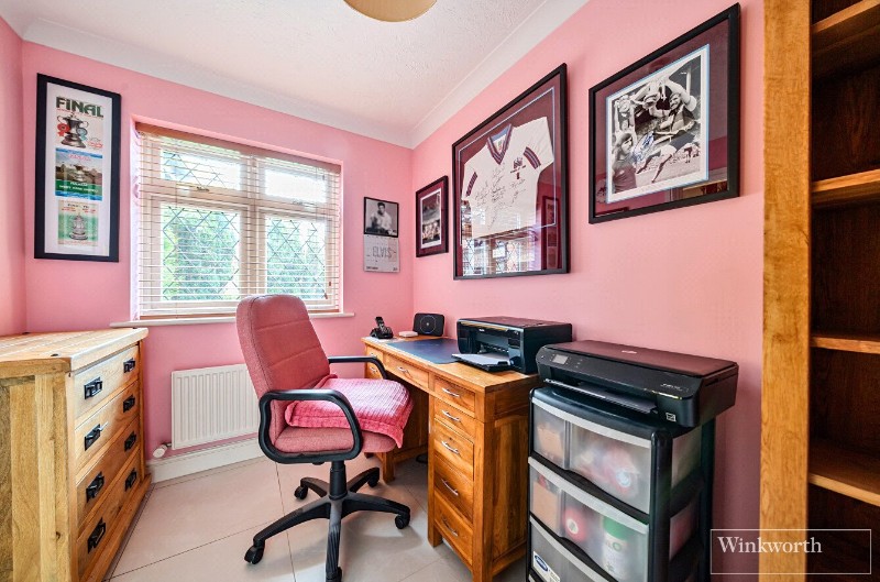 Heywood Drive, Bagshot, Surrey, GU19