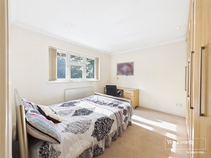 Wolmer Gardens, Edgware, HA8