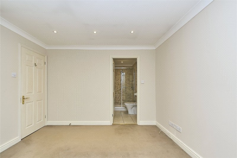 Saint Andrews Gardens, Cobham, Surrey, KT11