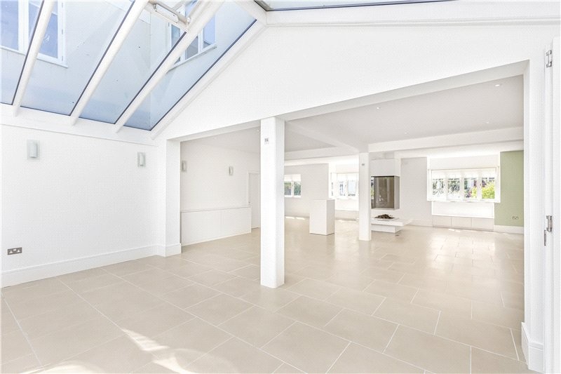 Beverley Close, Barnes, London, SW13