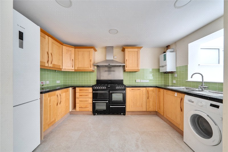 Fairholme Gardens, Farnham, Surrey, GU9