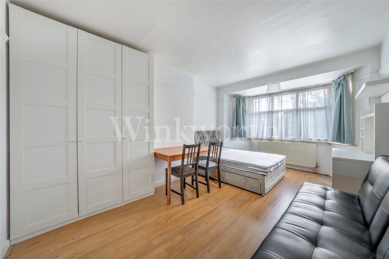Cleveland Gardens, London, NW2