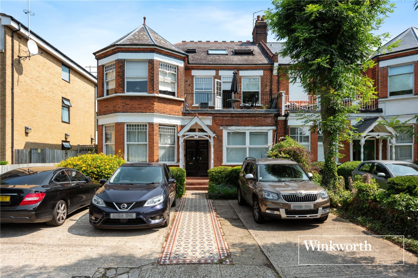 3 bedroom property for sale in Etchingham Park Road, Finchley, N3 (Ref