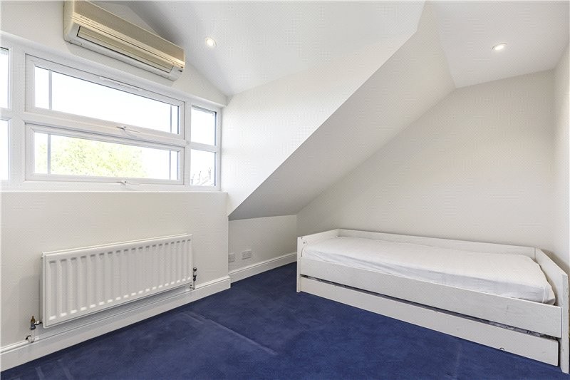 Devereux Lane, Barnes, London, SW13
