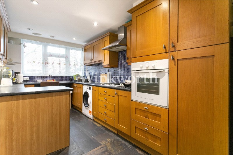 Beale Close, London, N13