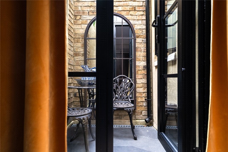 Holmewood Gardens, London, SW2