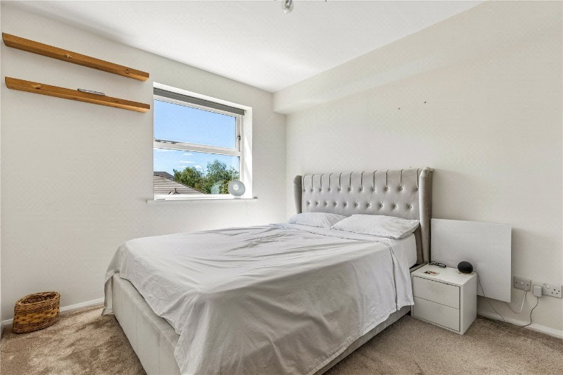 Molyneux Drive, London, SW17