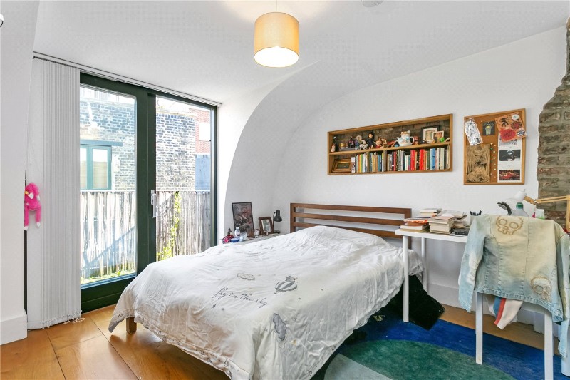 Whitechapel High Street, London, E1