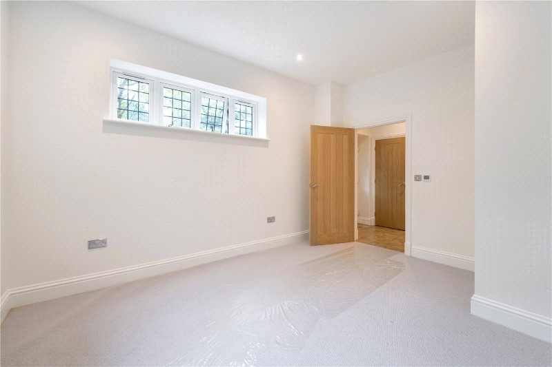 New Place, London Road, Sunningdale, Ascot, SL5
