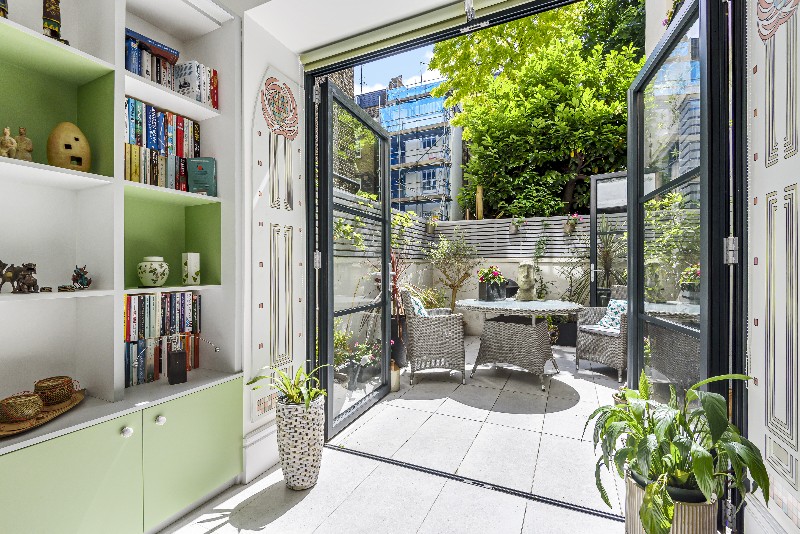 Clifton Gardens, Little Venice, London, W9