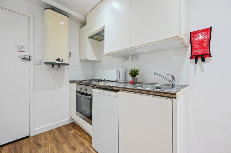 Bloemfontein Avenue, London, W12