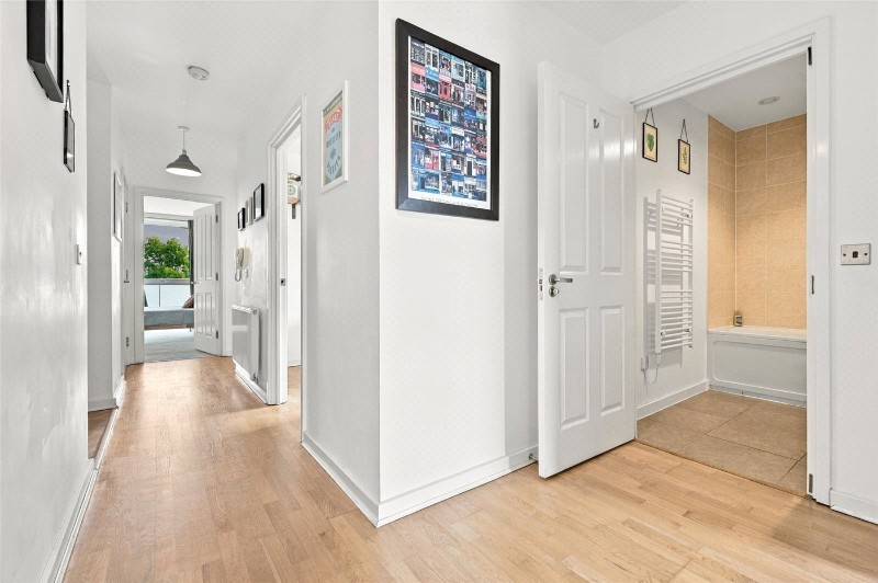 Bathurst Square, London, N15