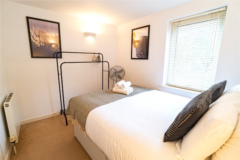 Wellington Square, London, N1