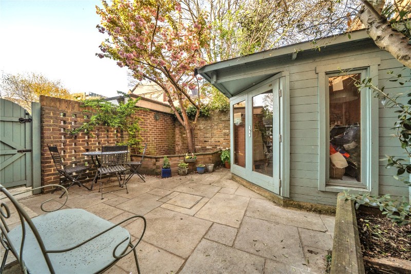 Waterside Close, London, SE16