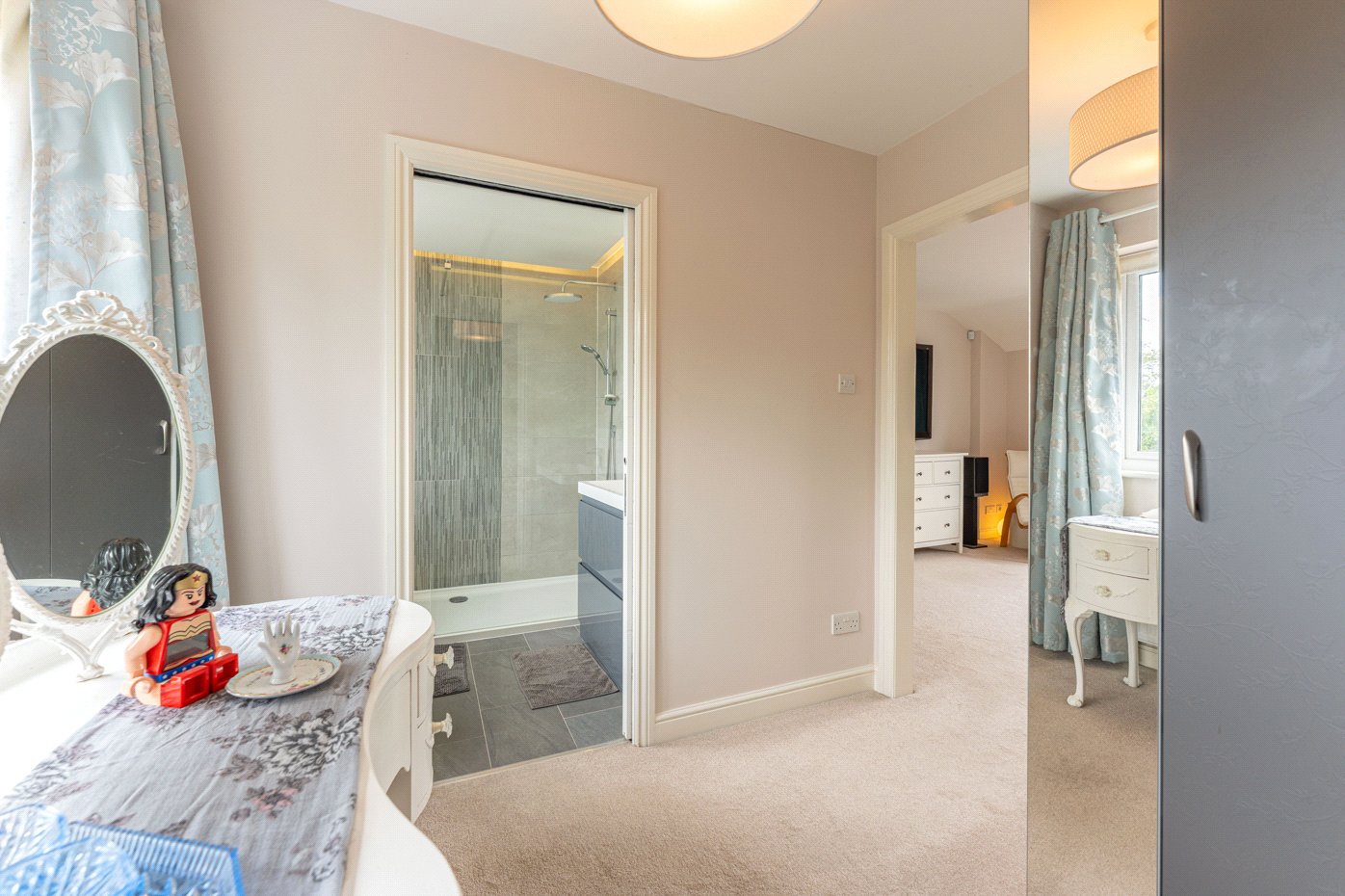 Dressing To En-Suite