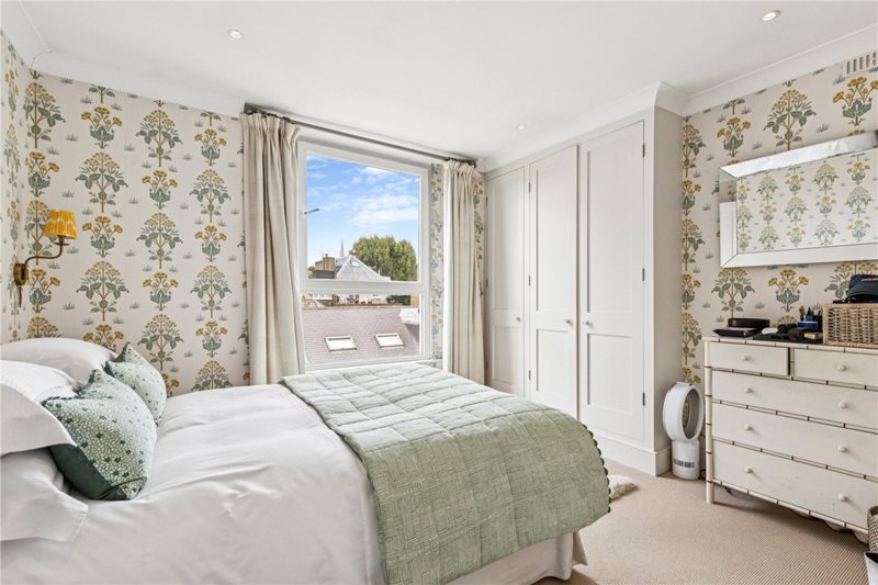 Holland Park Avenue, London, W11