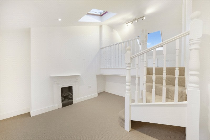 Rathcoole Avenue, London, N8