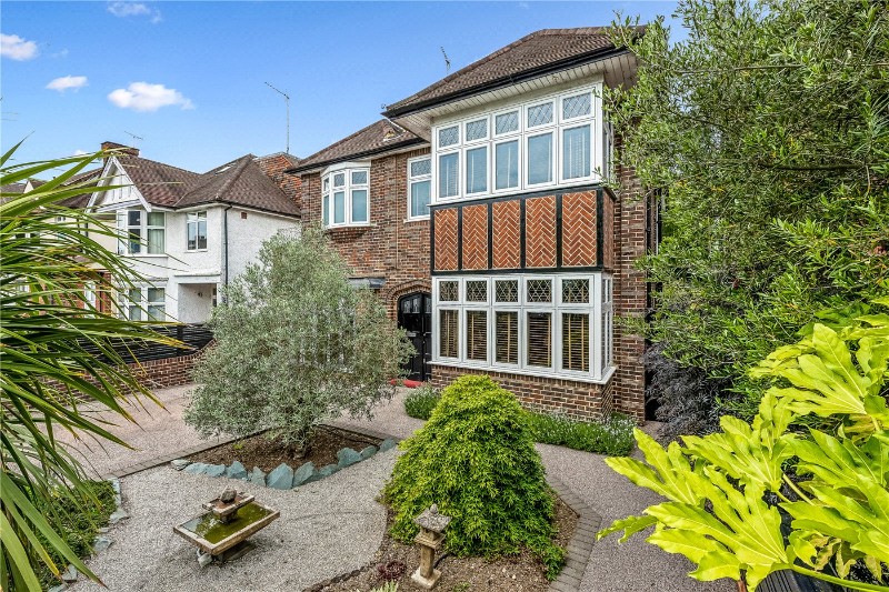 Creighton Avenue, London, N2