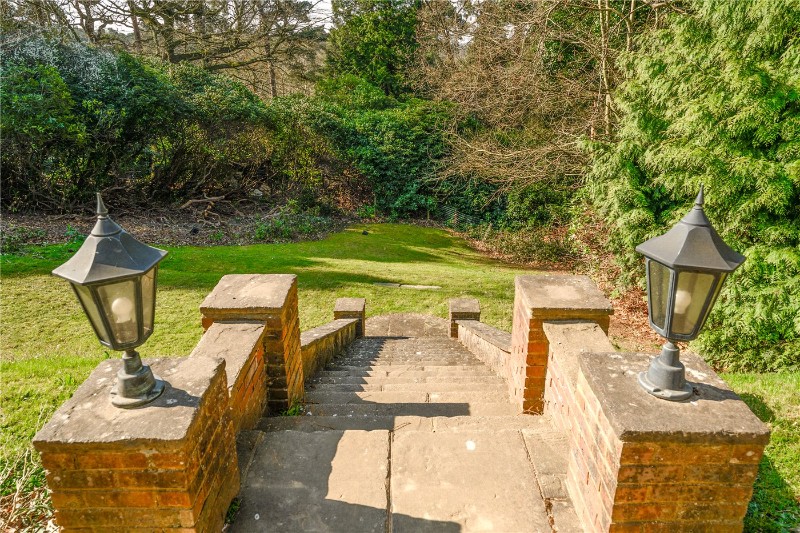Cobbetts Hill, Weybridge, Surrey, KT13