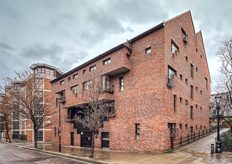 Moreton Street, London, SW1V