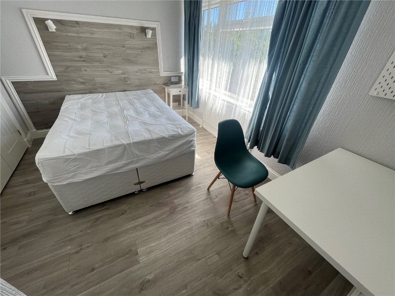 Roman Way, Farnham, GU9