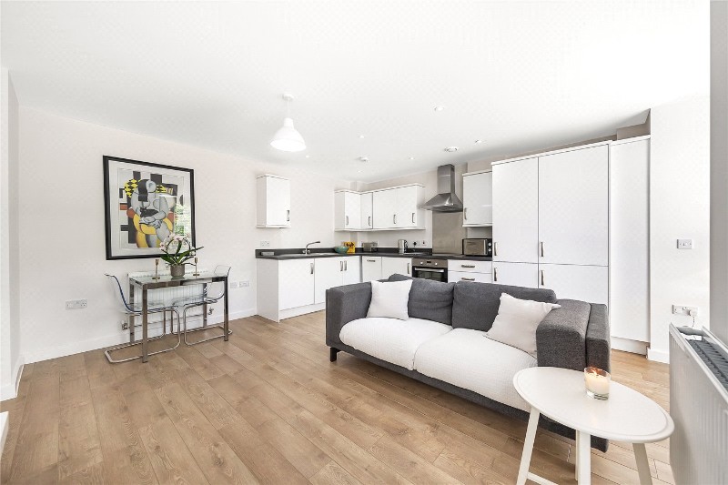 High Street, London, TW8