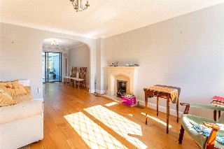 Hawkesworth Drive, Bagshot, GU19