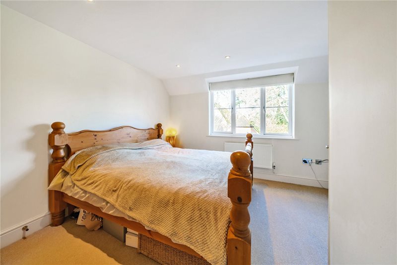 Shortfield Common Road, Frensham, Farnham, Surrey, GU10