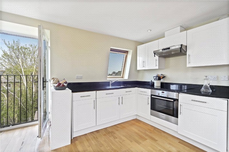 Davisville Road, London, W12