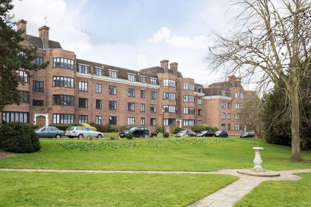 3 bedroom property for sale in Bede House, Manor Fields, London, SW15
