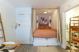 Larkhall Rise, London, SW4