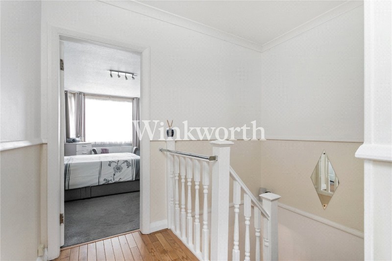 Empire Avenue, London, N18