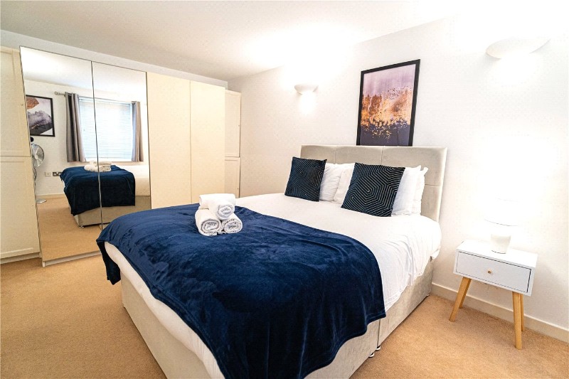 Wellington Square, London, N1