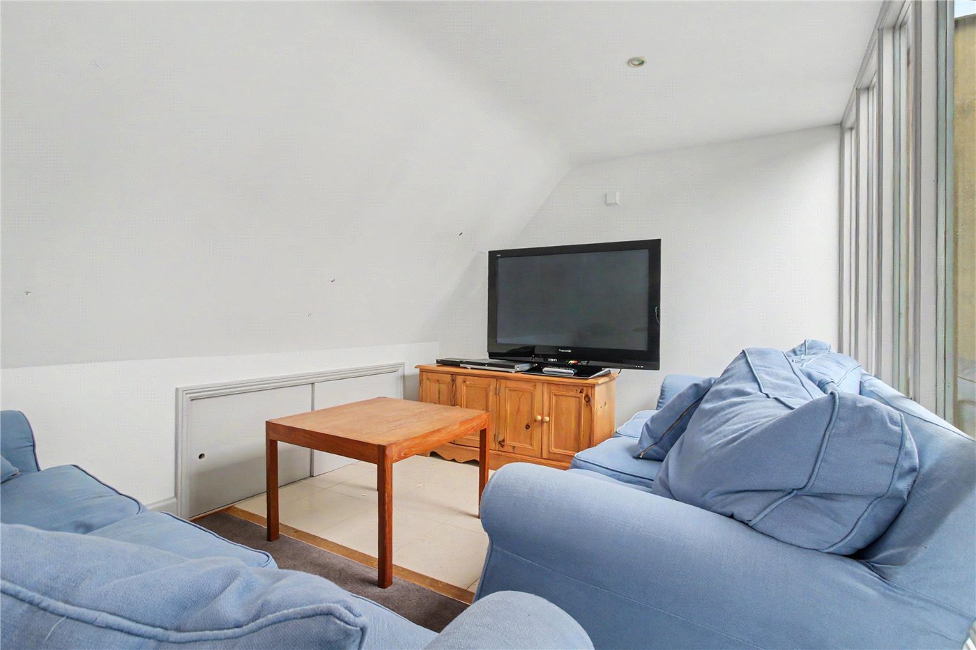 Upper Rear Loung