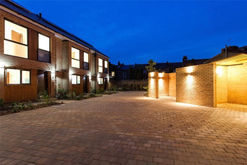 Belz Drive, London, N15