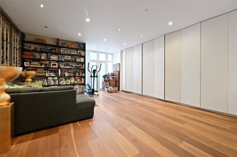 Warbeck Road, London, W12