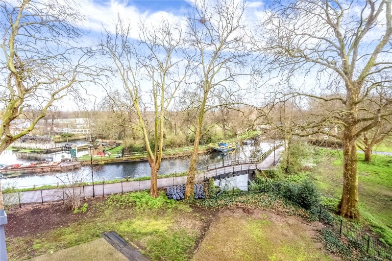 Lea Bridge Road, London, E5