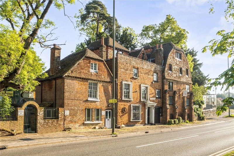 Guildford Road, Farnham, Surrey, GU9