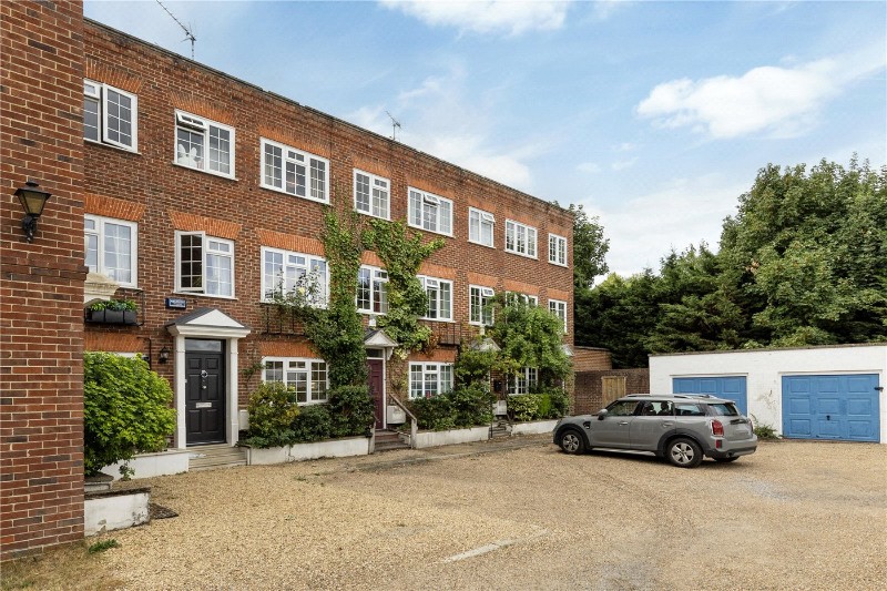 Lavington Stables, Vandyke Close, London, SW15
