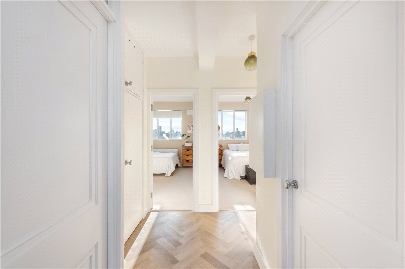 Mile End Road, London, E1