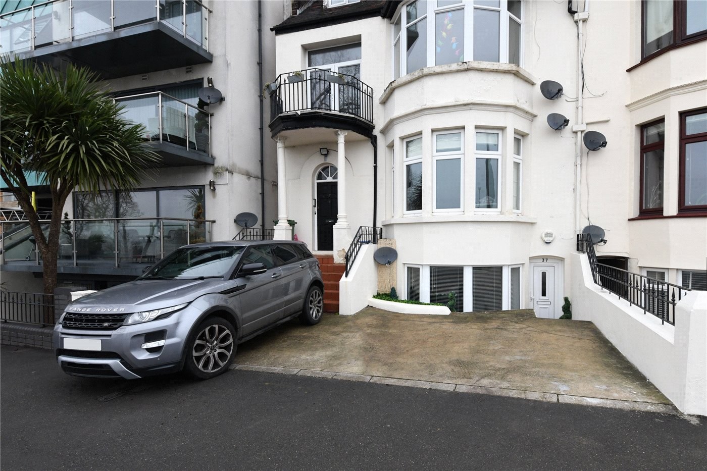 2 bedroom property for sale in Grand Parade, LeighonSea, SS9 (Ref